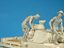 Load image into Gallery viewer, Miniart 1/35 German Tank Crew &quot;Afrika Korps&quot; Special Edition 35278