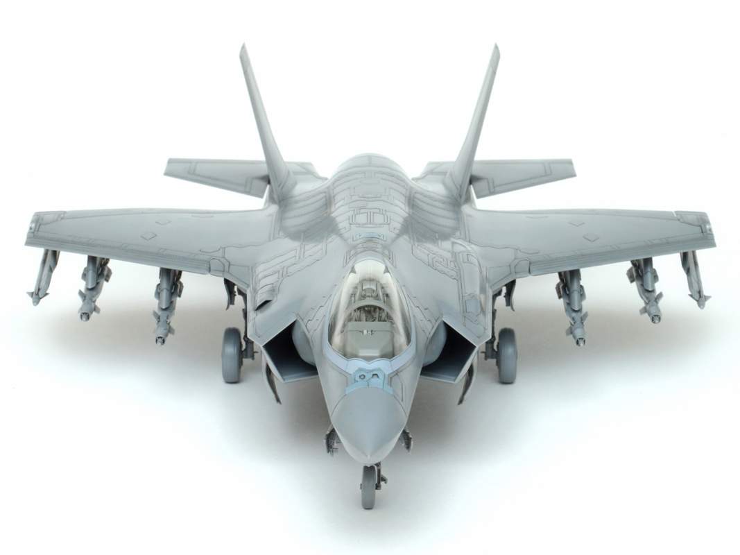 Tamiya 61124 1:48 US F-35A Lightning II, True-to-Original Replica Plastic  Kit, Crafts, Model Kit, Assembly, Unpainted, Multicoloured