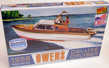 Load image into Gallery viewer, Lindberg 1/25 Owens Deluxe Cruiser Twenty-Two Foot 222 LND222