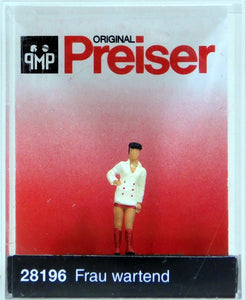 Preiser 1/87 HO Girl with Miniskirt 28196
