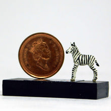 Load image into Gallery viewer, Preiser 1/87 HO Young Zebra Figure 29504