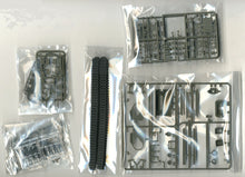 Load image into Gallery viewer, Asuka (Tasca) 1/35 US Sherman Direct Vision Type 35-025