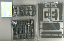 Load image into Gallery viewer, Asuka (Tasca) 1/35 US Sherman Direct Vision Type 35-025