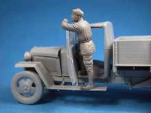 Load image into Gallery viewer, Miniart 1/35 Russian Red Army Drivers 35144