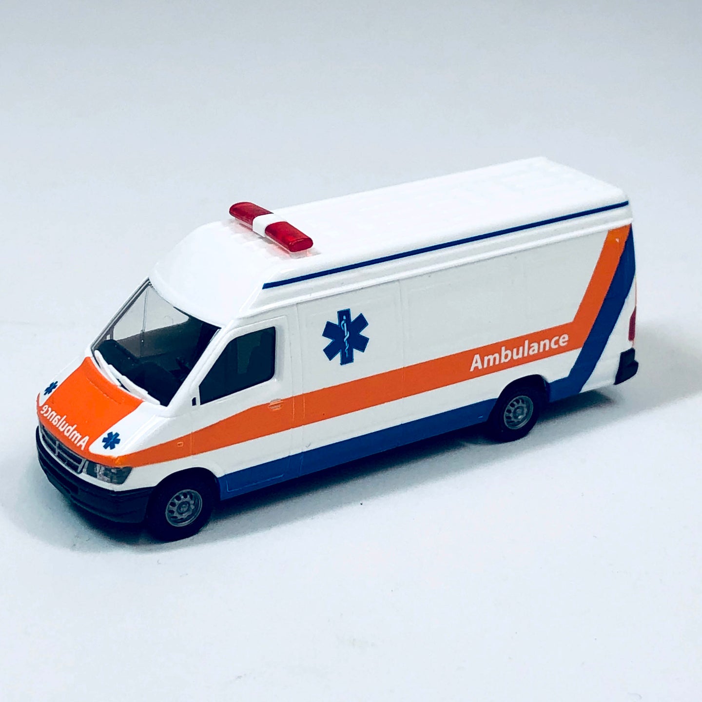 Walthers Scenemaster (Busch) 1/87 HO Dodge Sprinter Ambulance Van 949-12201