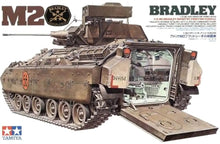 Load image into Gallery viewer, Tamiya 1/35 US M2 Bradley Infantry Fighting vehicle 35132