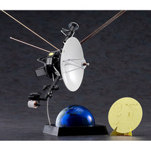 Load image into Gallery viewer, Hasegawa 1/48 Voyager Unmanned Space Probe w/ Golden Record Plate 52206