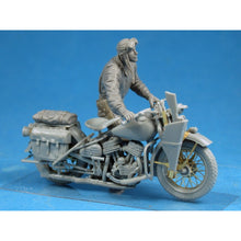 Load image into Gallery viewer, Miniart 1/35 US Soldier Pushing Motorcycle 35182