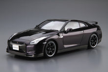 Load image into Gallery viewer, Aoshima 1/24 Nissan R35 Skyline GT-R Spec-V &#39;09 06218