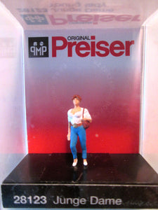 Preiser 1/87 HO Young Lady 28123