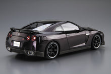 Load image into Gallery viewer, Aoshima 1/24 Nissan R35 Skyline GT-R Spec-V &#39;09 06218