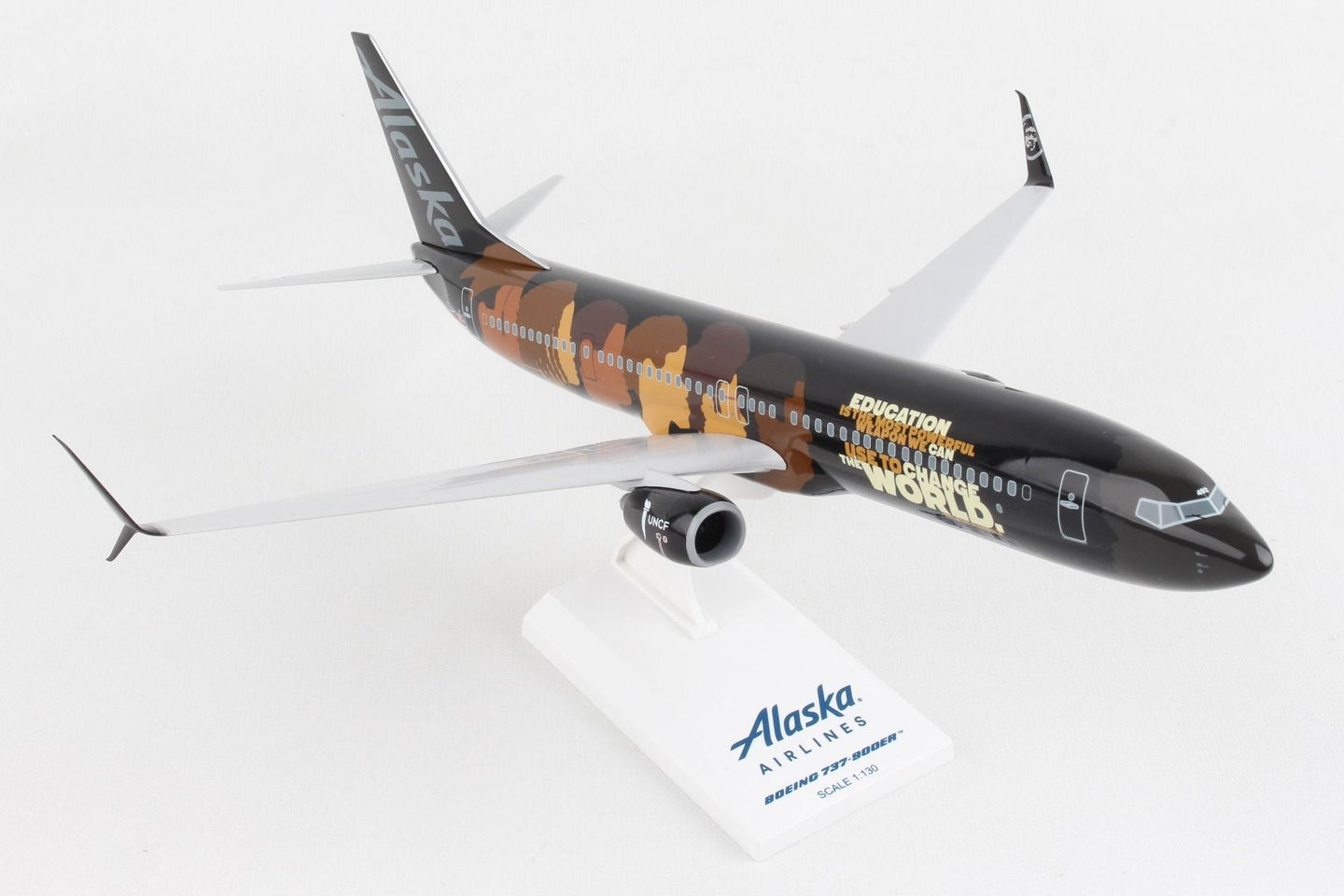 Skymarks 1/130 Alaska Air Boeing 737-900 Plastic Replica SKR1082