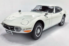 Load image into Gallery viewer, Aoshima 1/24 Toyota 2000GT MF10 1969 05729