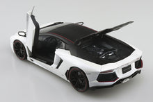 Load image into Gallery viewer, Aoshima 1/24 Lamborghini Aventador Pirelli Edition 06121
