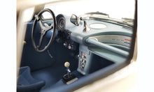 Load image into Gallery viewer, RAR 1/18 Cunningham Corvette #3 Le Mans 1960 Class Winner RAR18011
