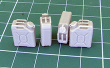 Load image into Gallery viewer, Eureka XXL 1/35 US Modern Fuel Canisters E-045