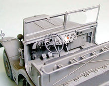 Load image into Gallery viewer, Tamiya 1/35 German Schwerer Zugkraftwager 18T (Sd.Kfz.9) "FAMO" 35239