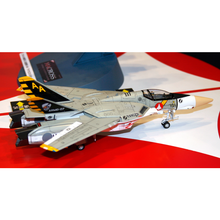 Load image into Gallery viewer, Hasegawa 1/72 VF-1J Super/Strike Valkyrie "SVF-41 BLACK ACES" 65782