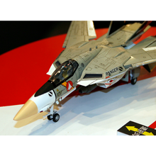 Load image into Gallery viewer, Hasegawa 1/72 VF-1J Super/Strike Valkyrie "SVF-41 BLACK ACES" 65782