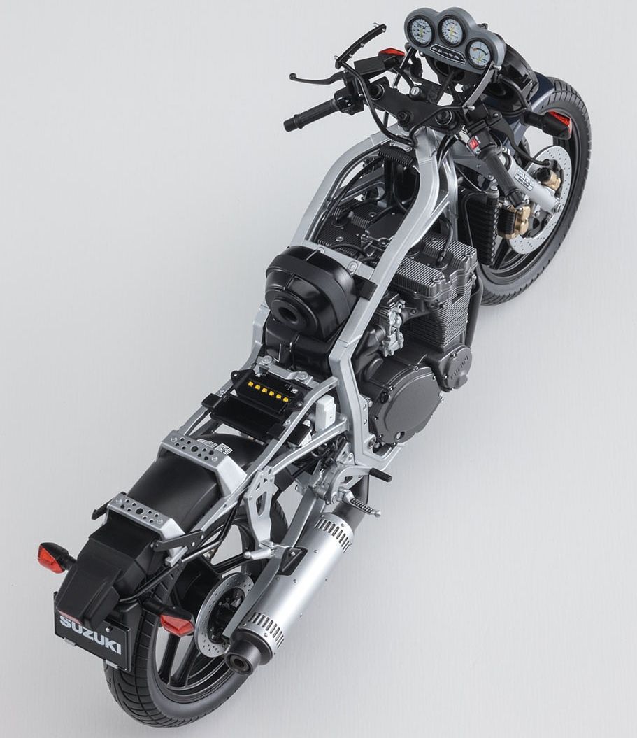 Maquette Hasegawa Suzuki GSX-R750 1:12 - Kit Modèle à Monter - Peinture Et Colle Non Incluses - 2