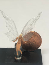 Load image into Gallery viewer, Preiser 1/87 HO Elf Pixie Sitting 29016&#39;