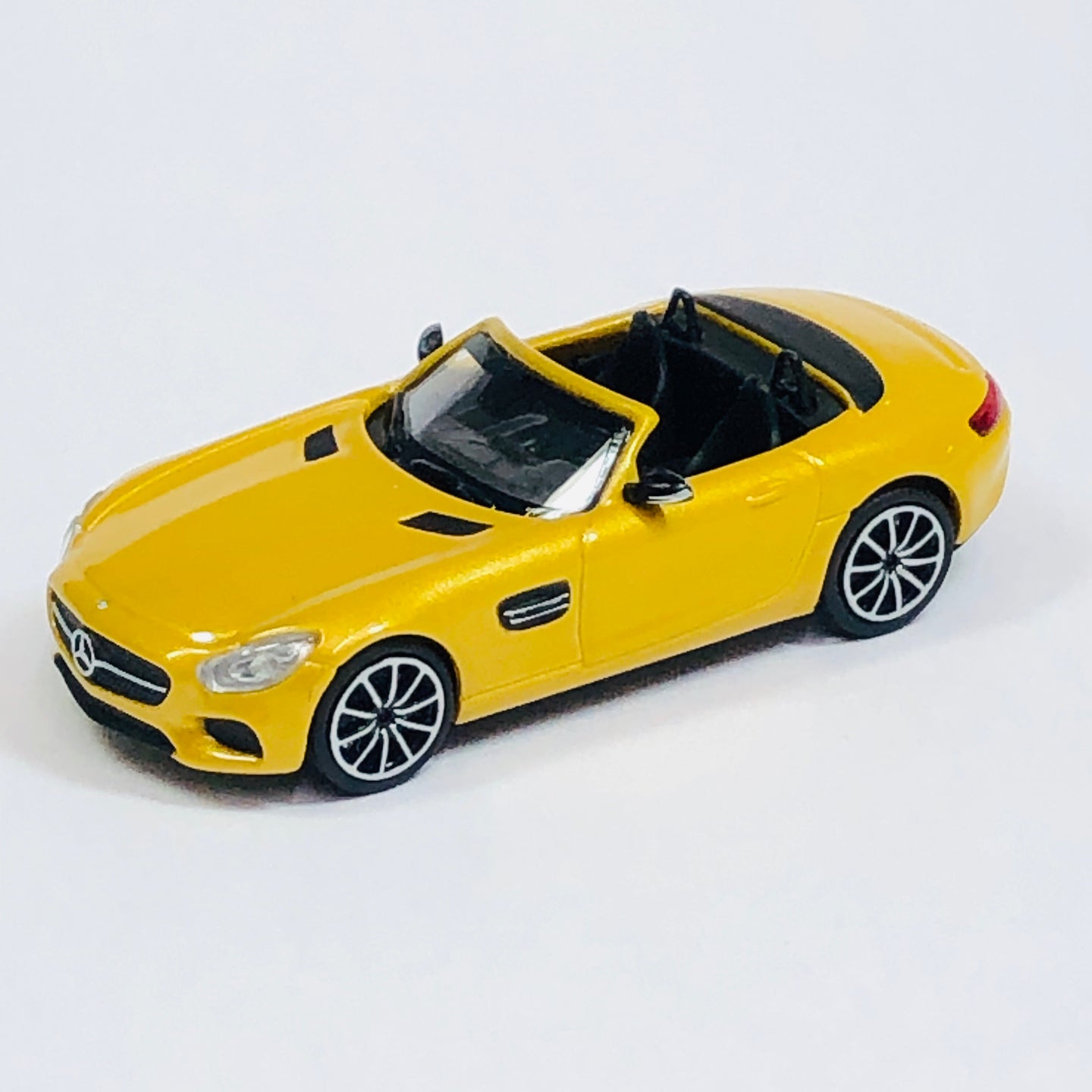 Minichamps 1/87 HO Mercedes AMG GT Roadster 2015 (Yellow Metallic) 870037132 SALE!