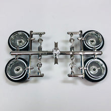 Load image into Gallery viewer, Hoppin Hydros 1/24 1/25 Chrome Low Rollerz Rims w/ Whitewall Tires 506