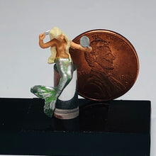 Load image into Gallery viewer, Preiser 1/87 HO Mermaid Figure with Mirror 29013'