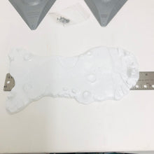 Load image into Gallery viewer, Atlantis TR3E Triangular UFO with Base 1011