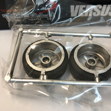 Load image into Gallery viewer, Fujimi 1/24 Wheel Series No. 27 18 inch Versus EU LIne V-152 Plated 192963