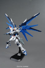 Load image into Gallery viewer, Bandai 1/100 MG Freedom Gundam X10A 5061611