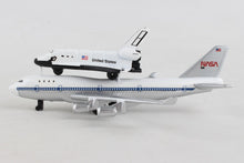 Load image into Gallery viewer, Daron Space Adventure Series 747 Shuttle Carrier Aircraft w/ Orbiter RT38142