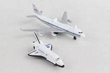 Load image into Gallery viewer, Daron Space Adventure Series 747 Shuttle Carrier Aircraft w/ Orbiter RT38142