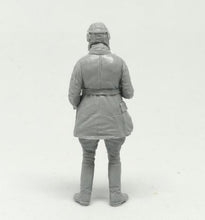 Load image into Gallery viewer, Copperstate Models 1/32 British RFC Airman Smoking F32-042