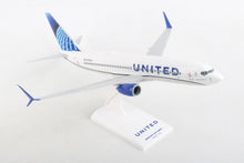 Load image into Gallery viewer, Skymarks 1/130 United Boeing 737-800 2019 Livery Plastic Replica SKR1028