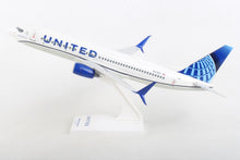 Load image into Gallery viewer, Skymarks 1/130 United Boeing 737-800 2019 Livery Plastic Replica SKR1028