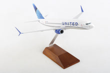 Load image into Gallery viewer, Skymarks 1/130 United Boeing 737-800 SKR5166