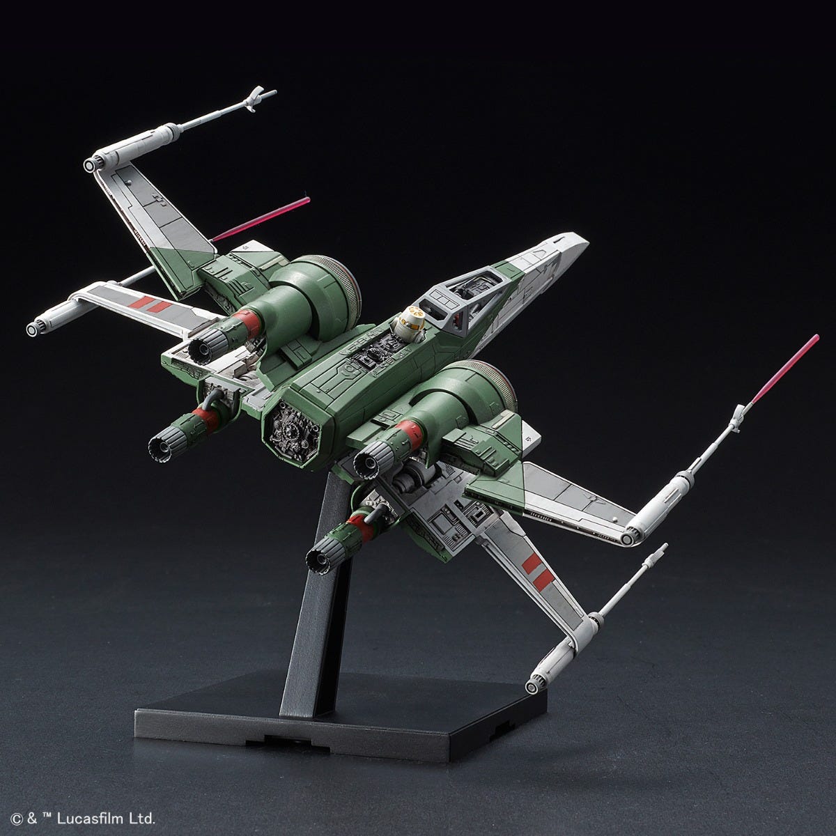 映画の1シーンをリアルに再現！X-Wing Fighter 1/72 LED付き 映画