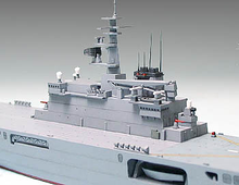 Load image into Gallery viewer, Tamiya 1/700 Japanese JMSDF Shimokita LST-4002  31006