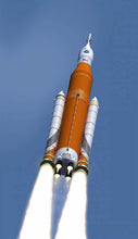 Load image into Gallery viewer, AMT 1/200 NASA Artemis-1 Rocket NEW TOOLING AMT1423