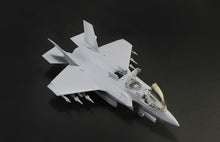 Load image into Gallery viewer, Italeri 1/72 US F-35B Lightning II STOVL Version 1425'